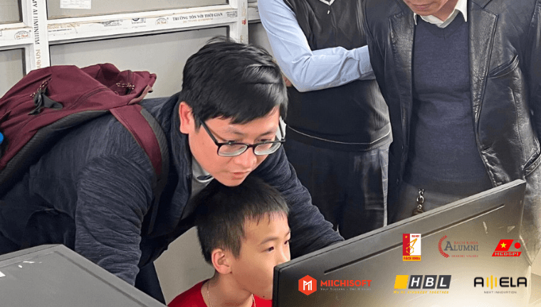 Miichisoft はハノイ工科大学と共に山岳地帯の学校にコンピューターを提供するスポンサーシップ