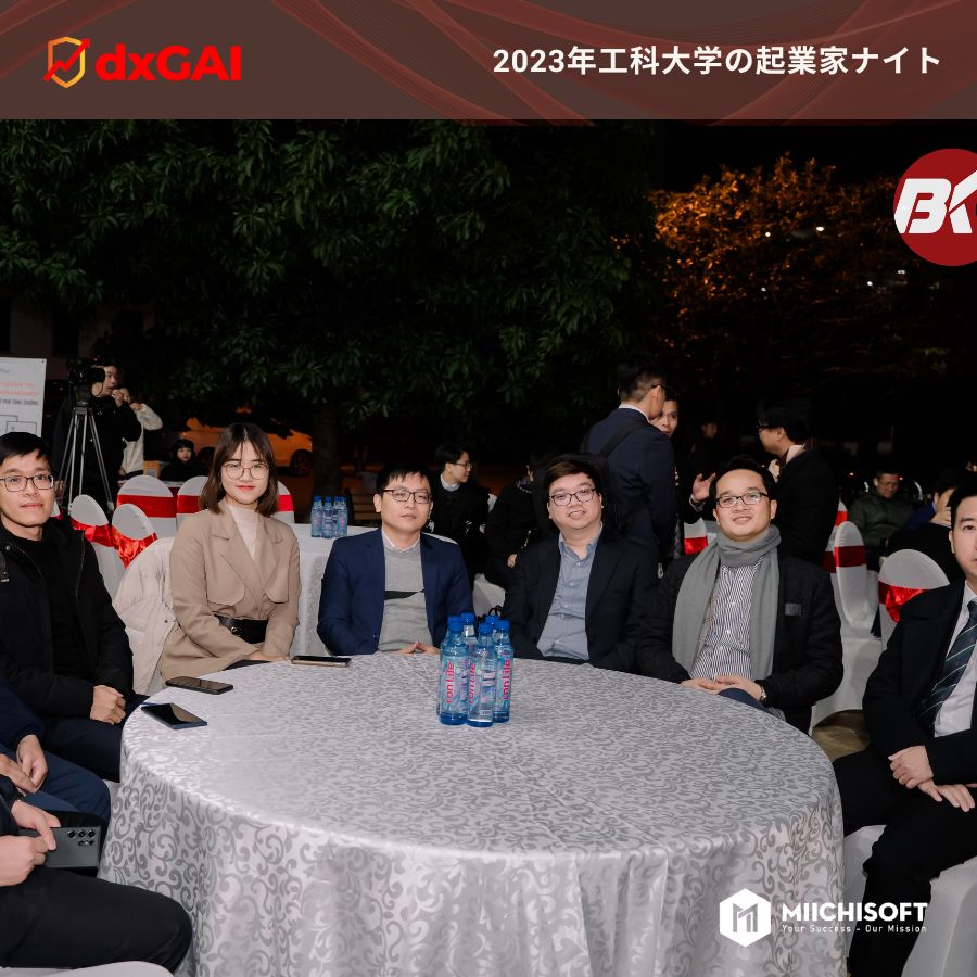 CEO Vu Hong Cong がハノイ工科大学の起業家や学生たちと共有に参加しました