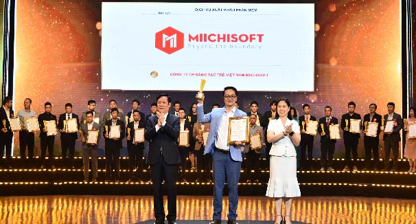 2021年に Miichisoft がトップアウトソーシング企業としてSao Khue賞を受賞した！